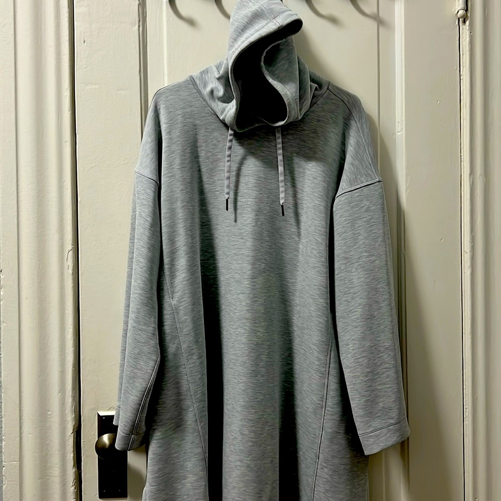 Lululemon long hooded sweatshirt - with pockets!
